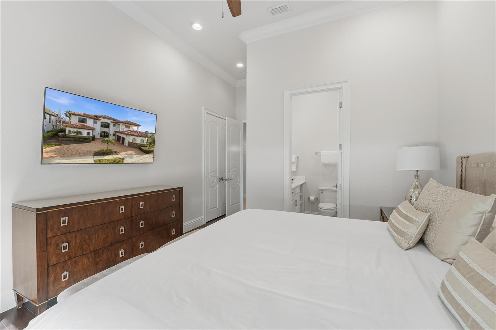 O6438655 Property Photo