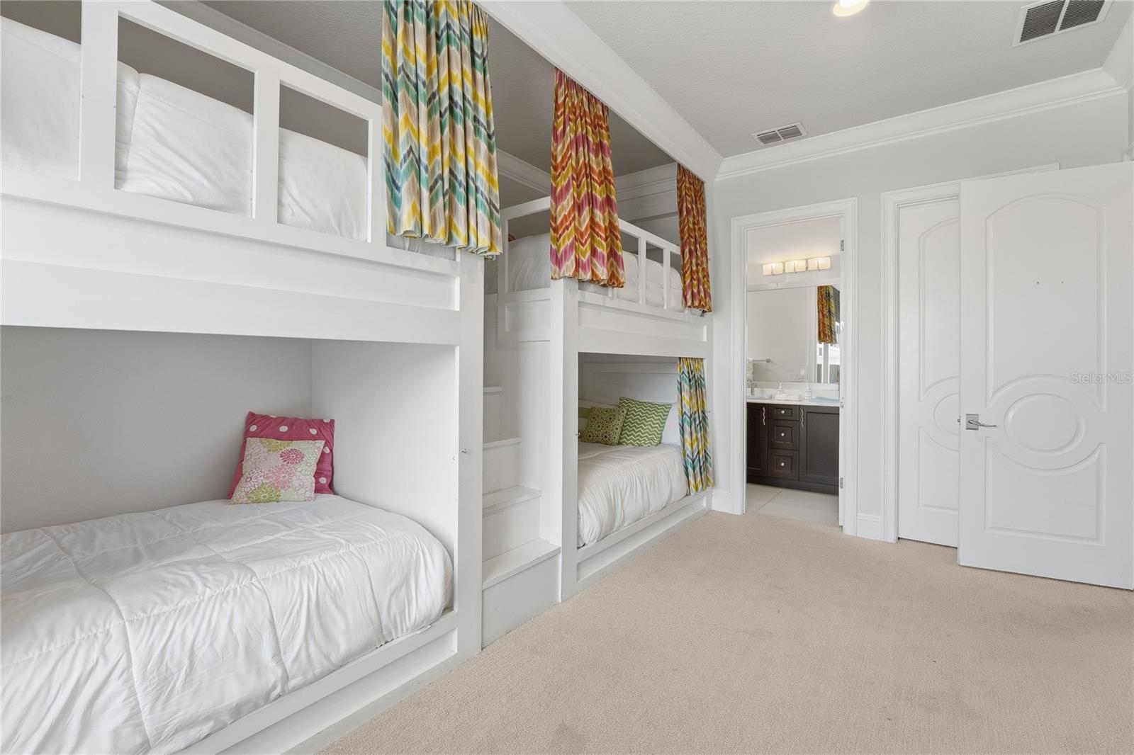 O6438655 Property Photo