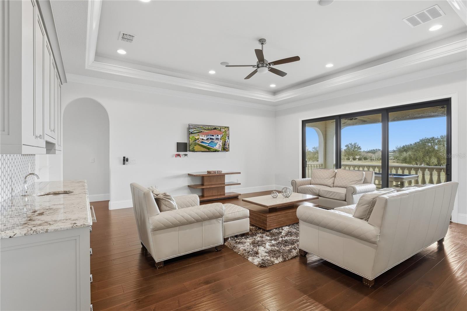 O6438655 Property Photo
