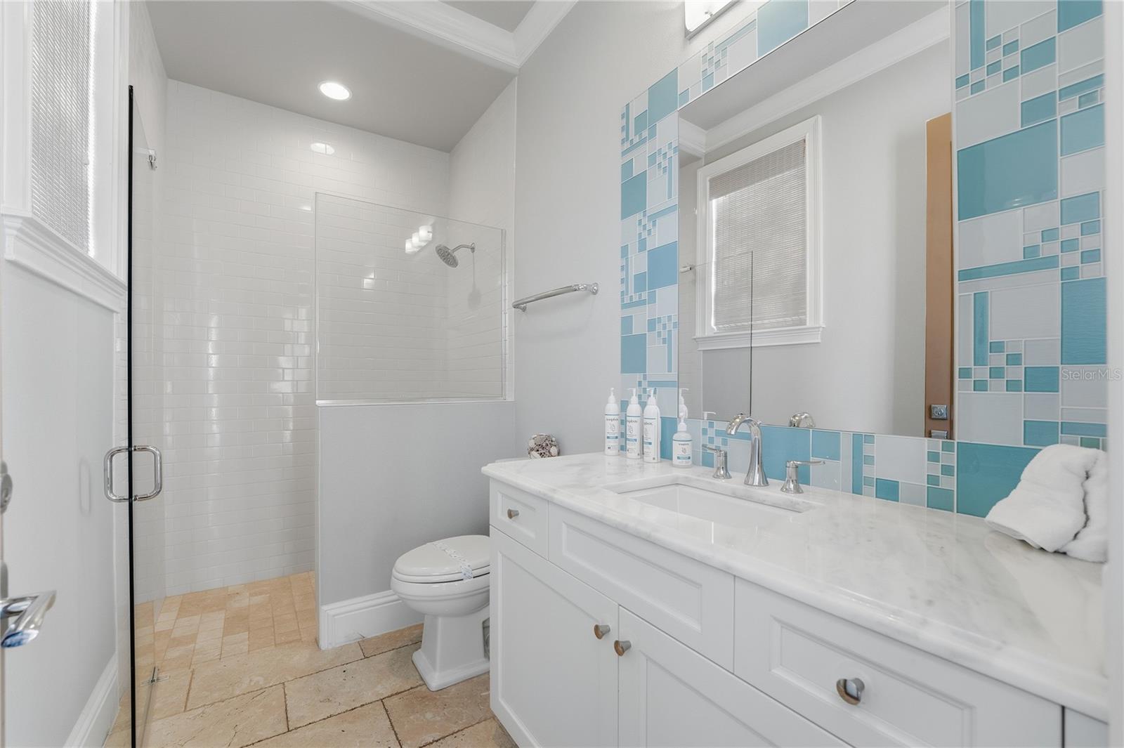 O6438655 Property Photo