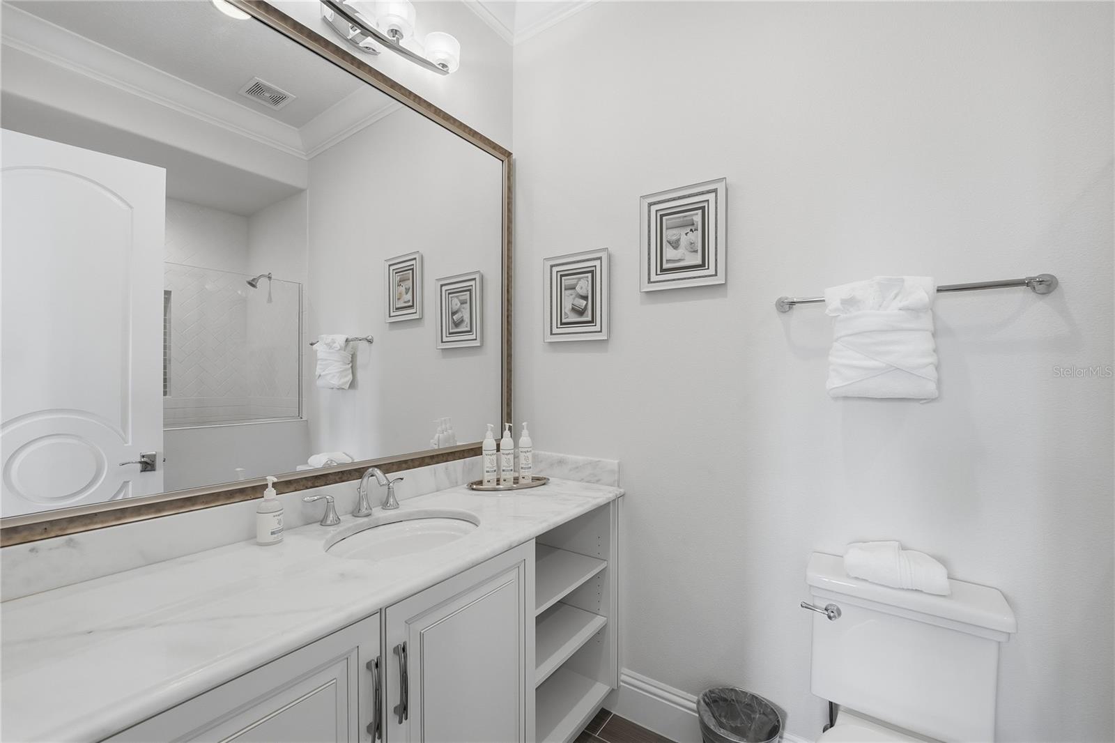 O6438655 Property Photo