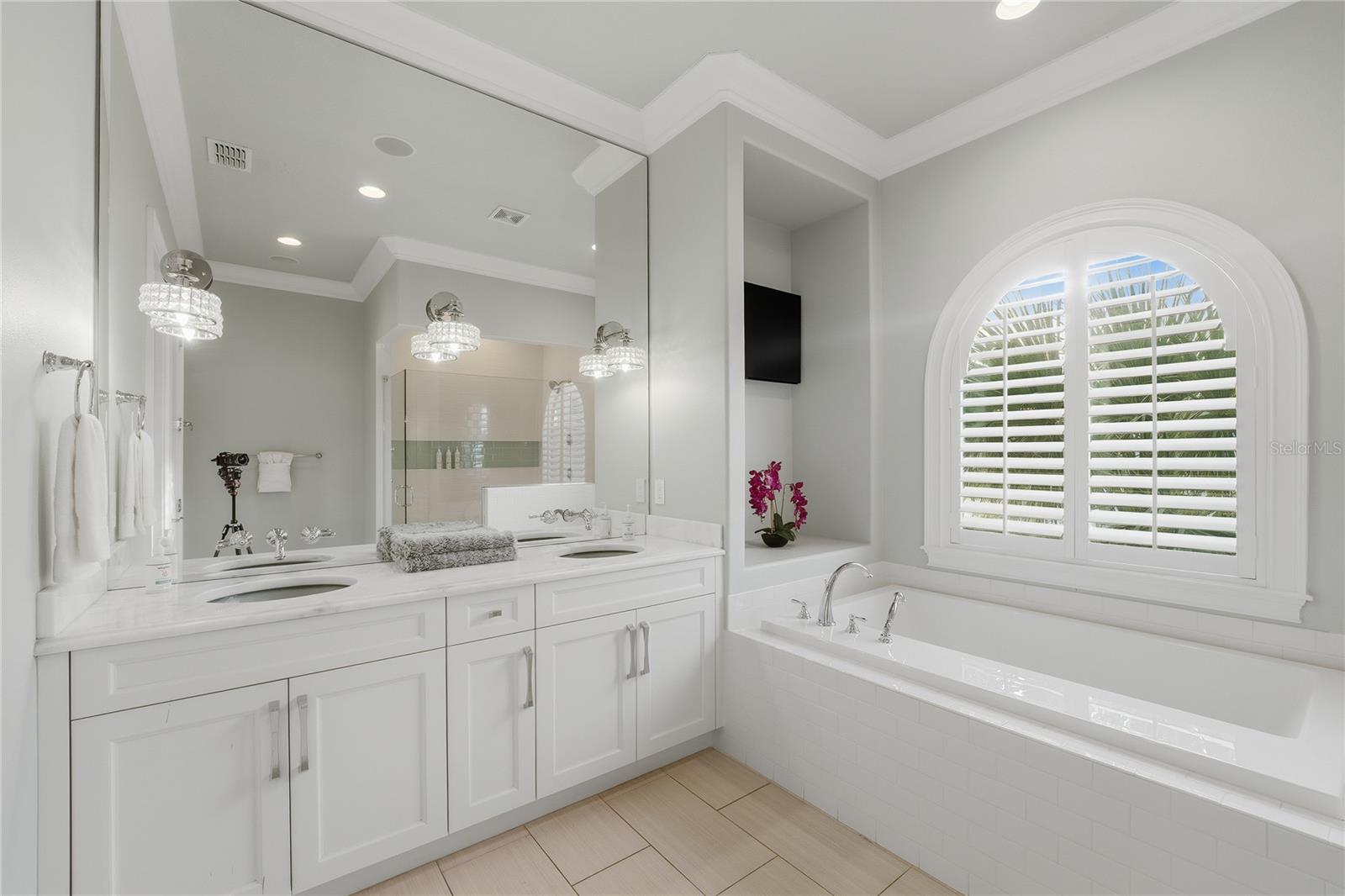 O6438655 Property Photo