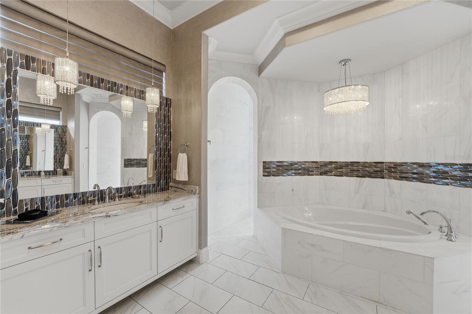 O6438655 Property Photo