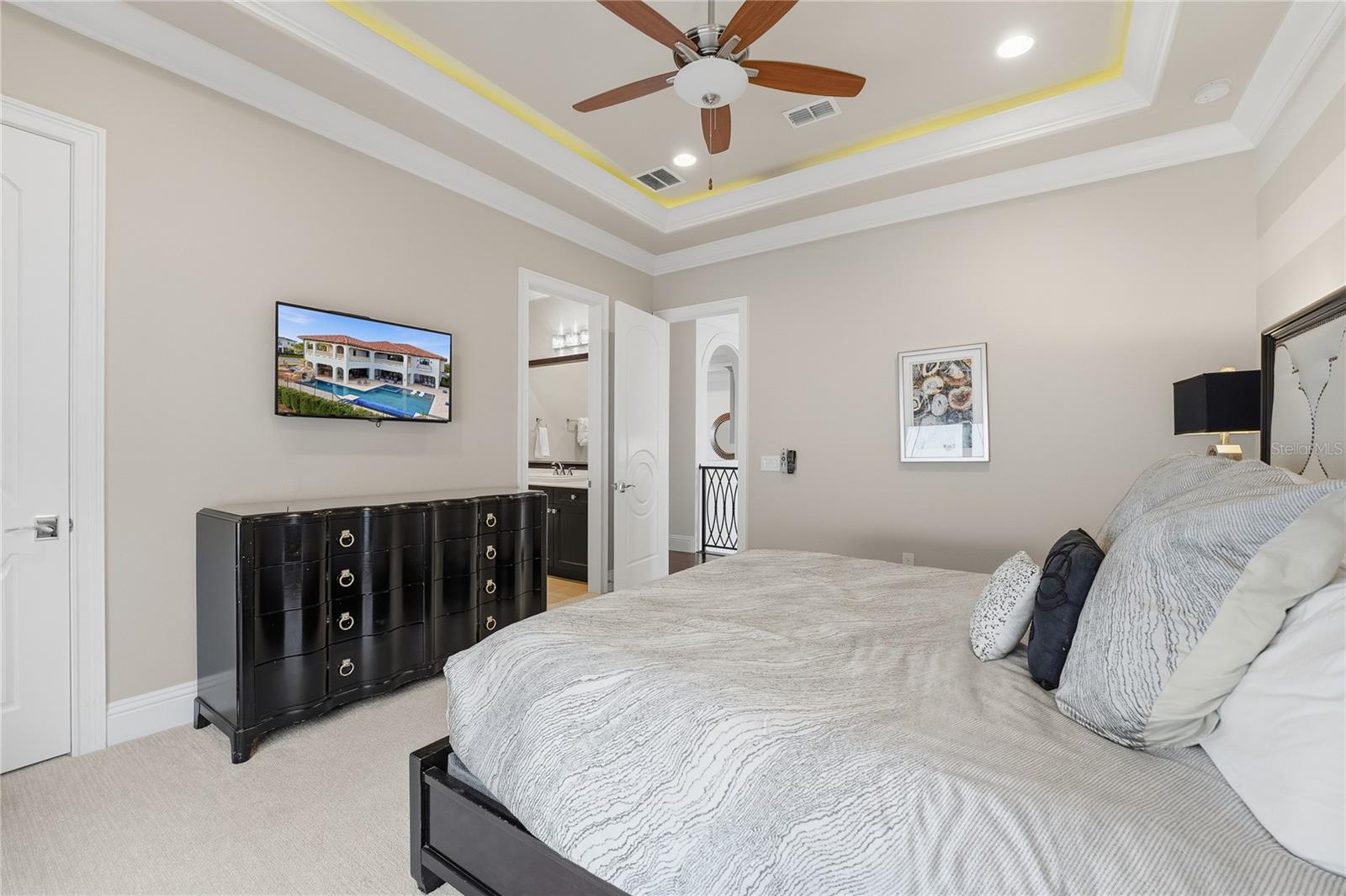 O6438655 Property Photo