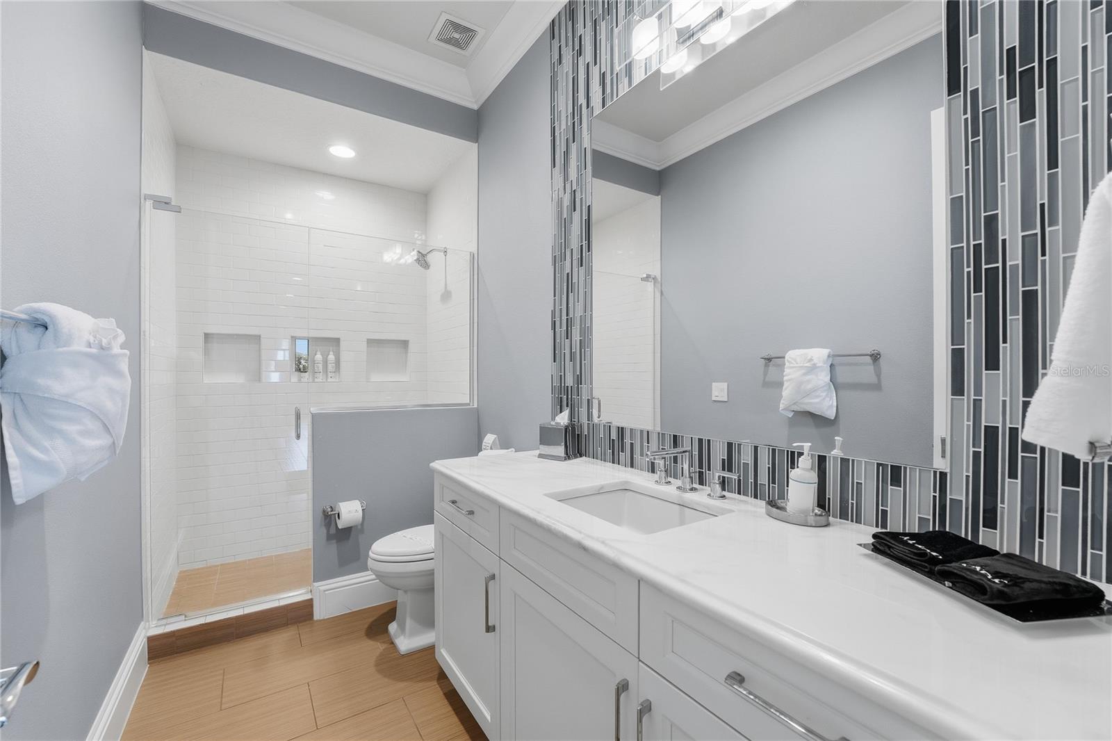 O6438655 Property Photo