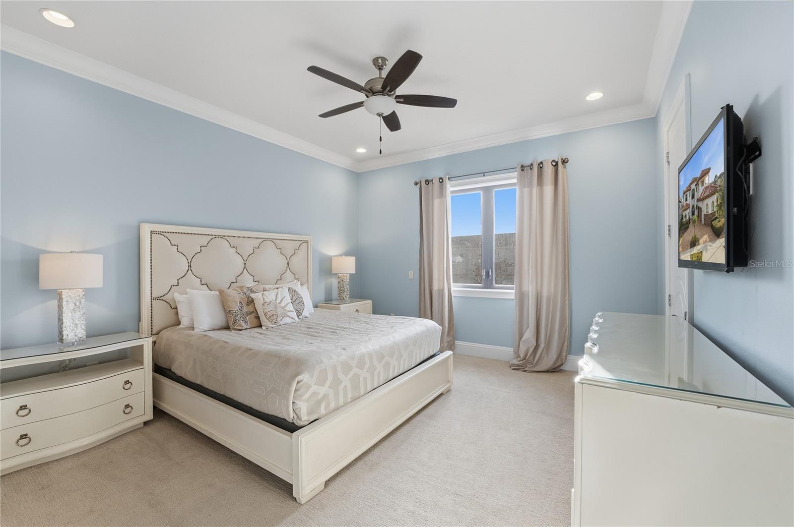 O6438655 Property Photo