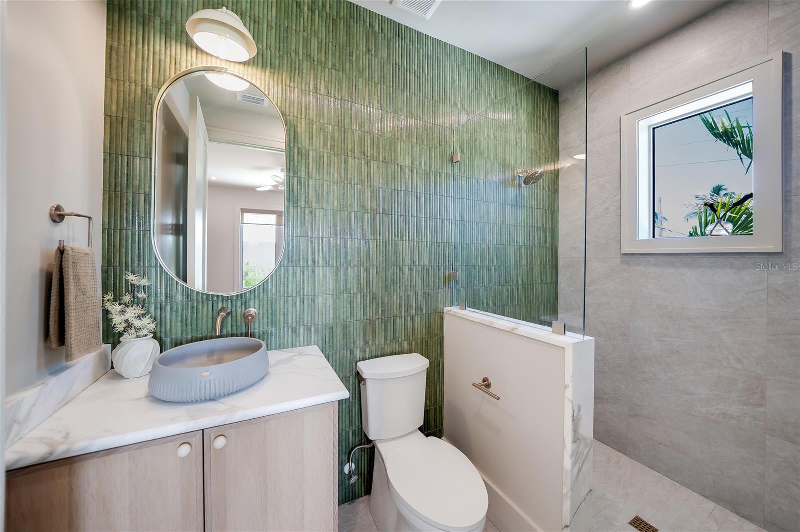 A4704981 Property Photo