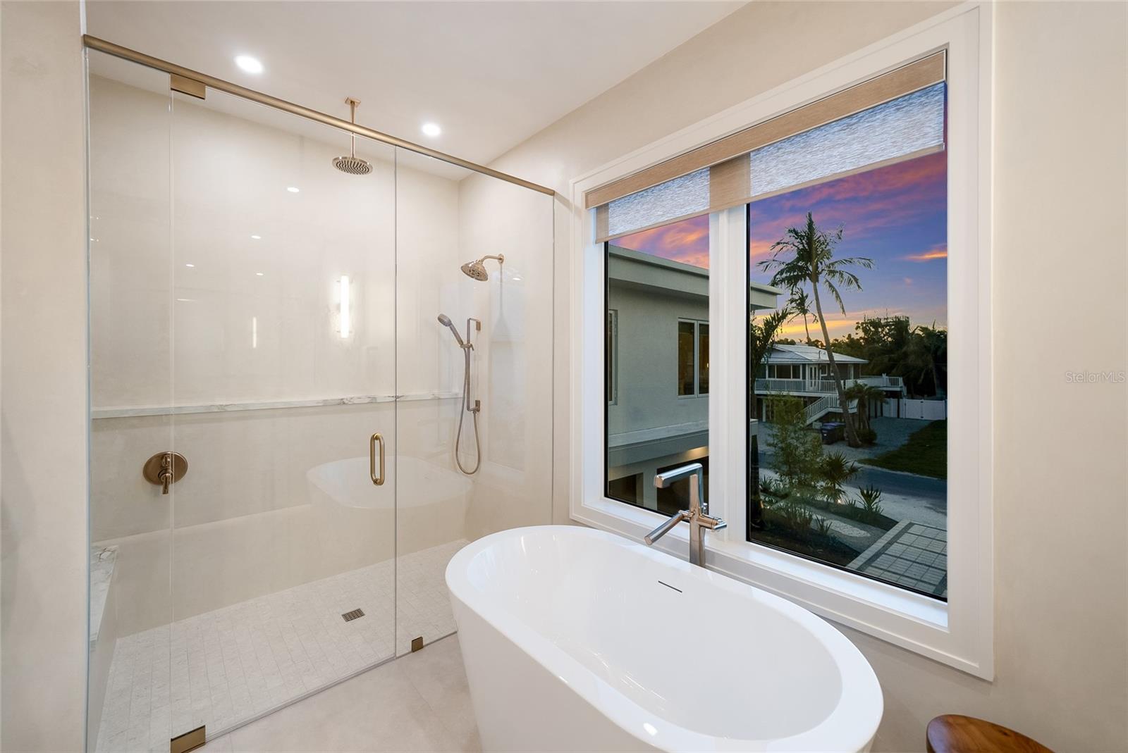 A4704981 Property Photo