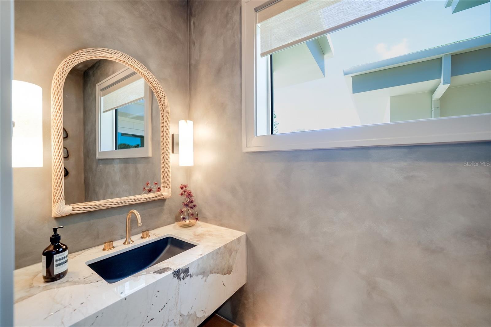 A4704981 Property Photo
