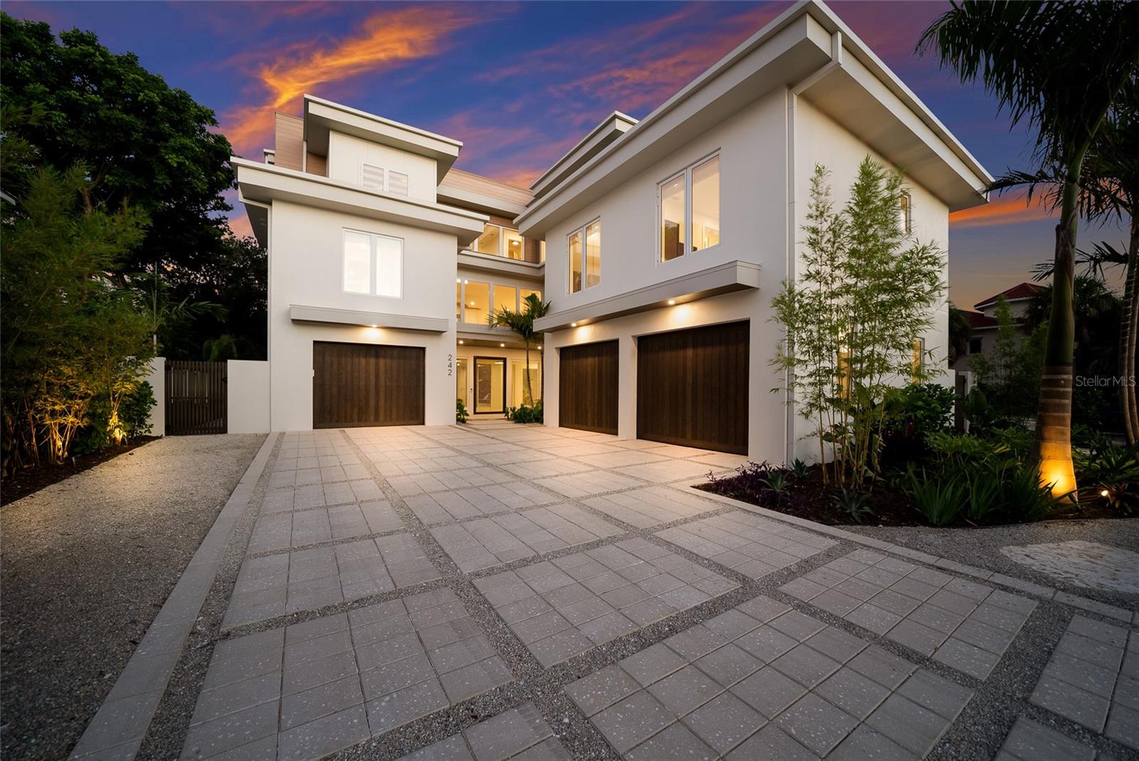 A4704981 Property Photo