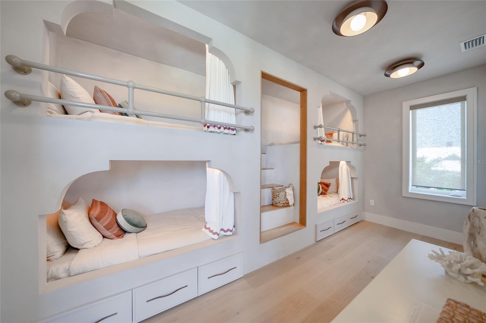 A4704981 Property Photo