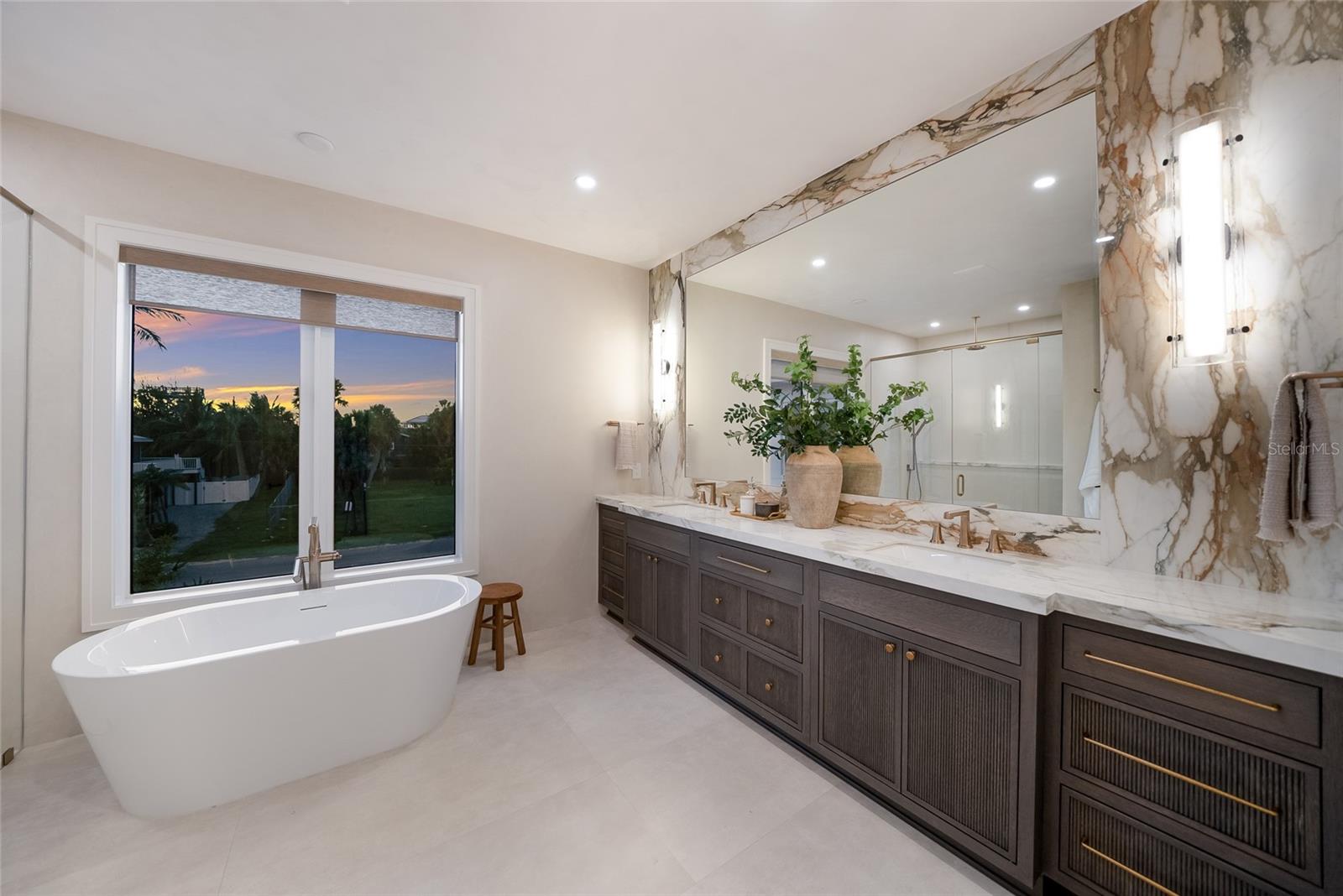 A4704981 Property Photo