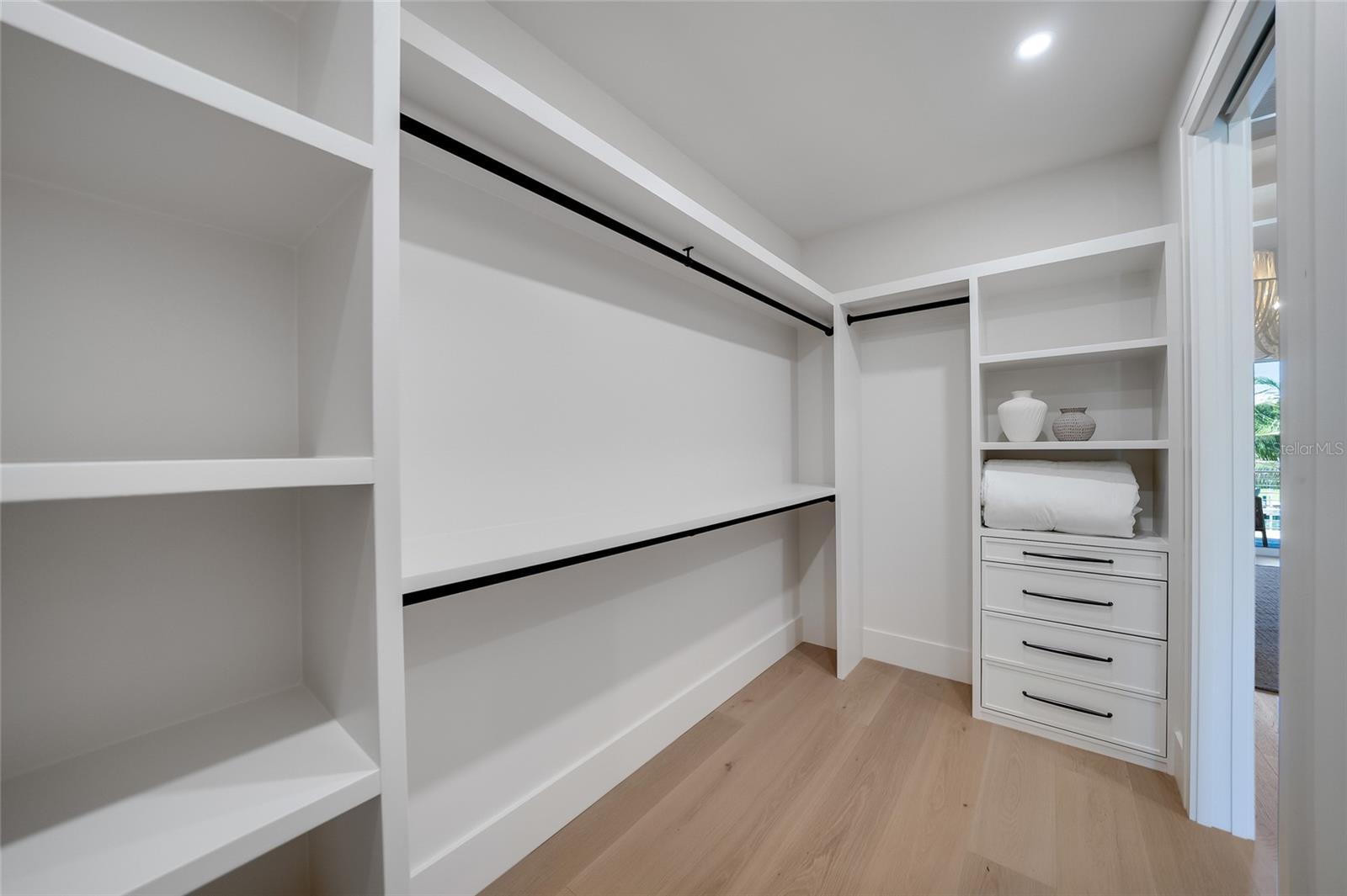 A4704981 Property Photo