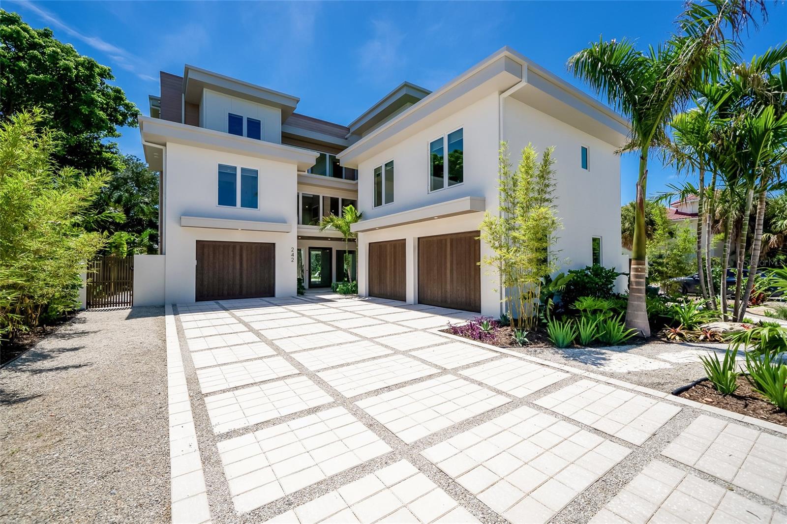 A4704981 Property Photo