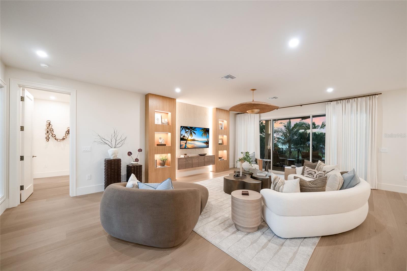 A4704981 Property Photo