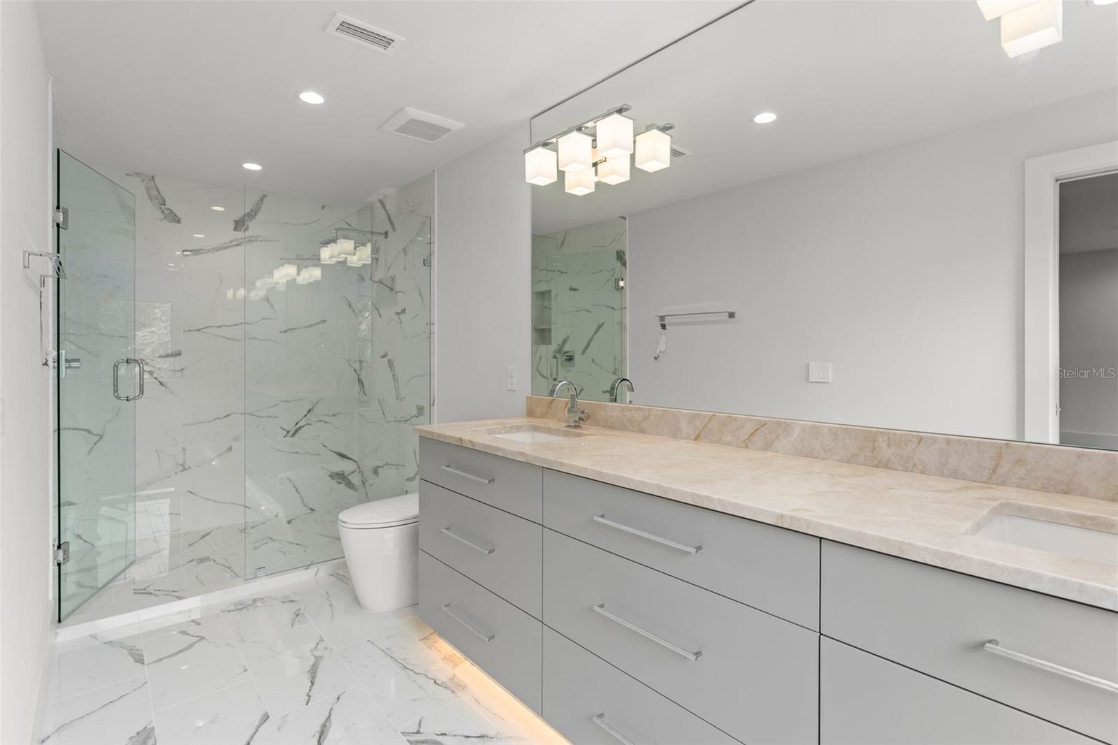 O6439156 Property Photo