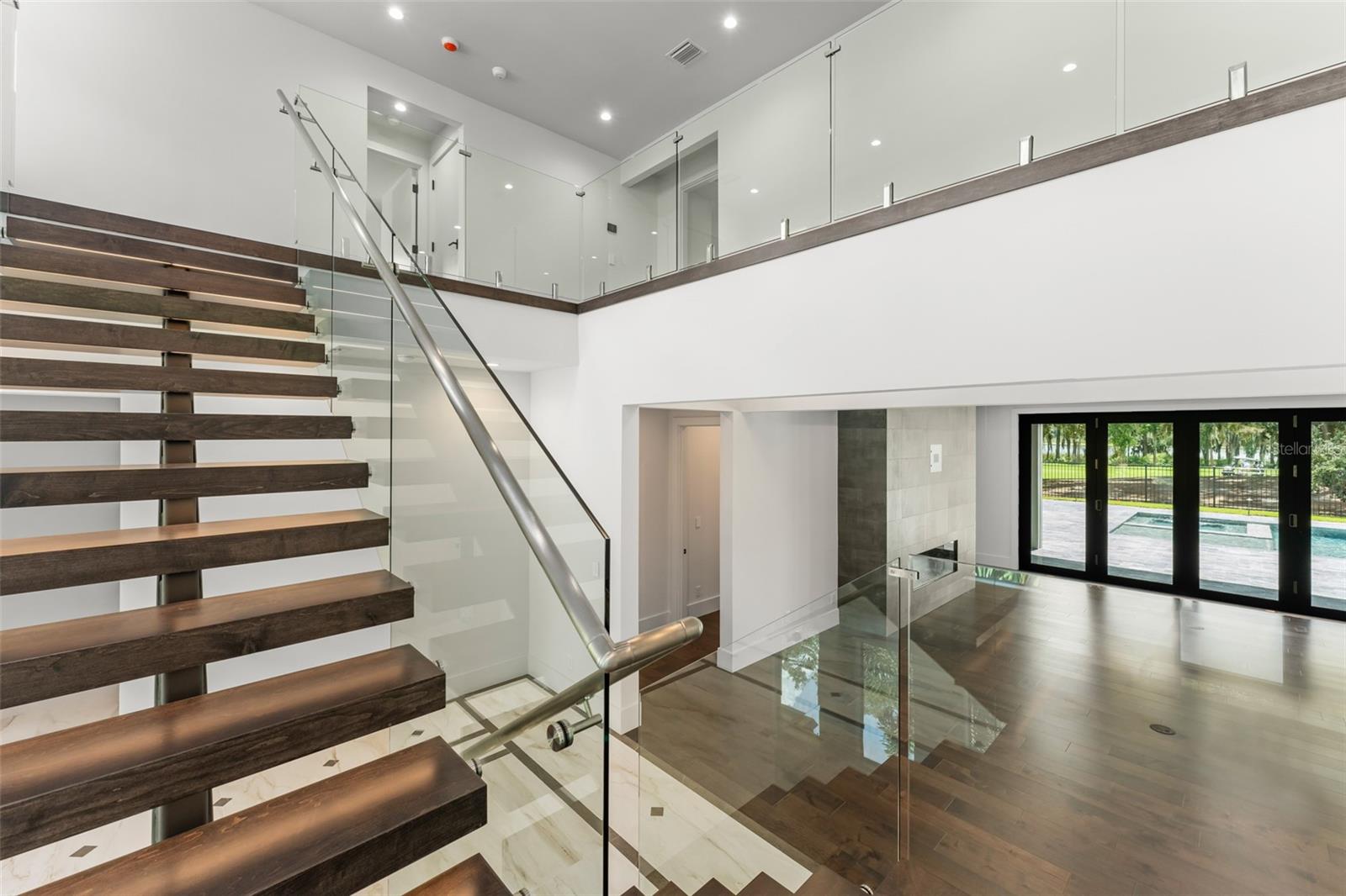 O6439156 Property Photo
