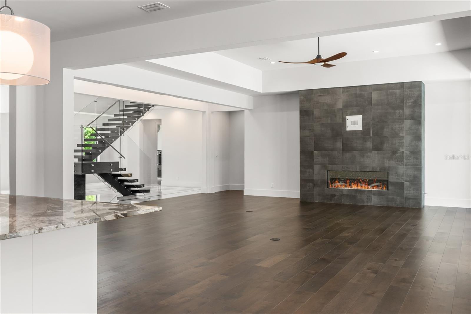 O6439156 Property Photo