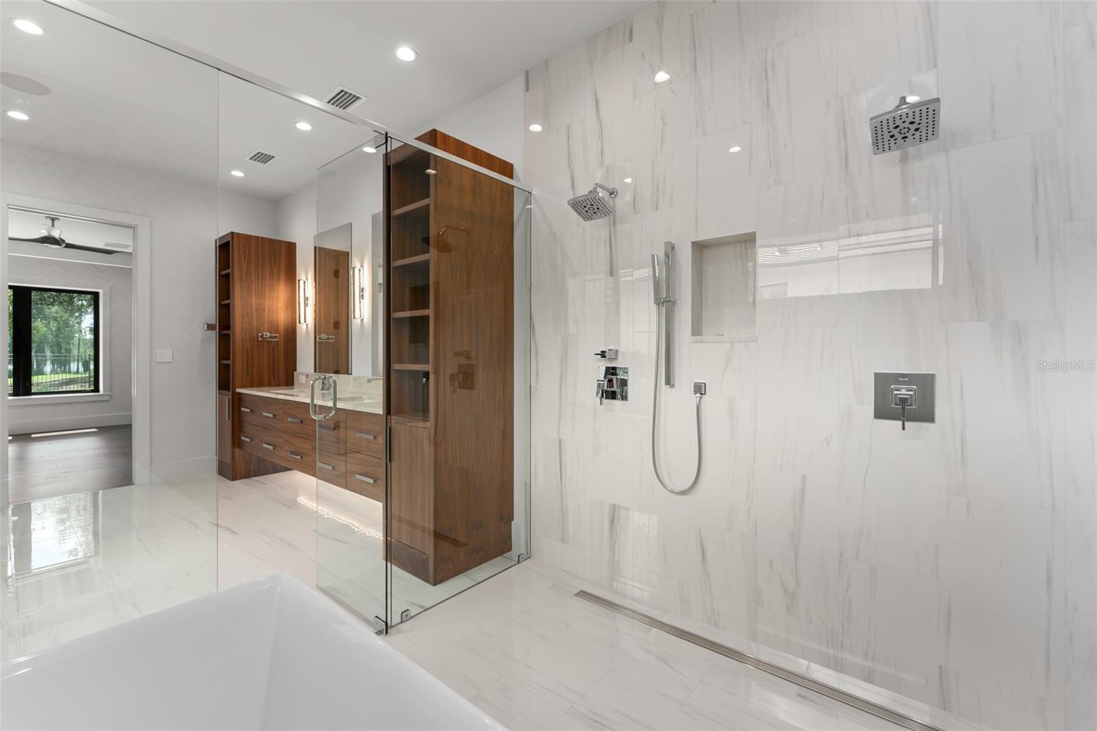 O6439156 Property Photo