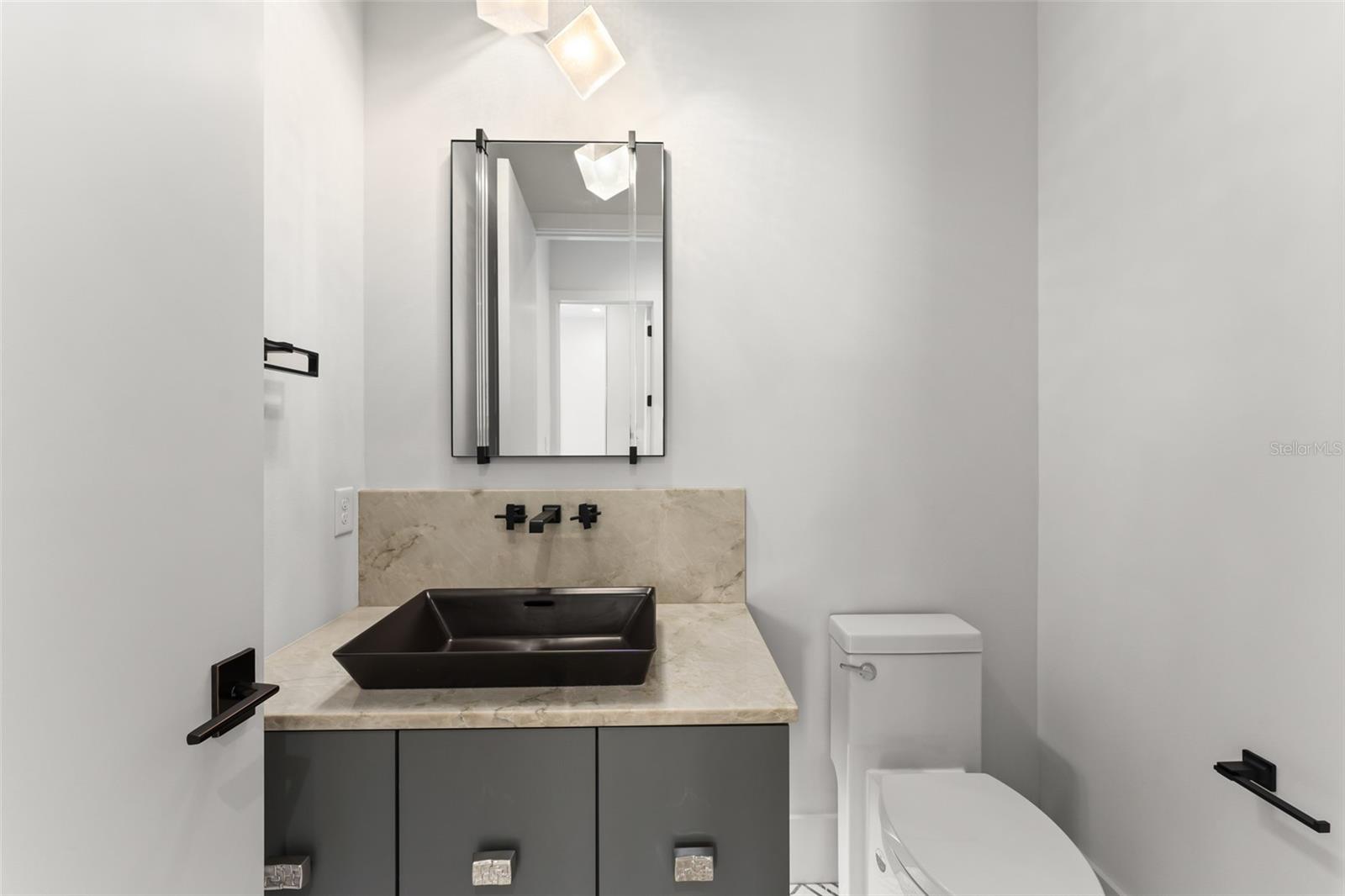O6439156 Property Photo