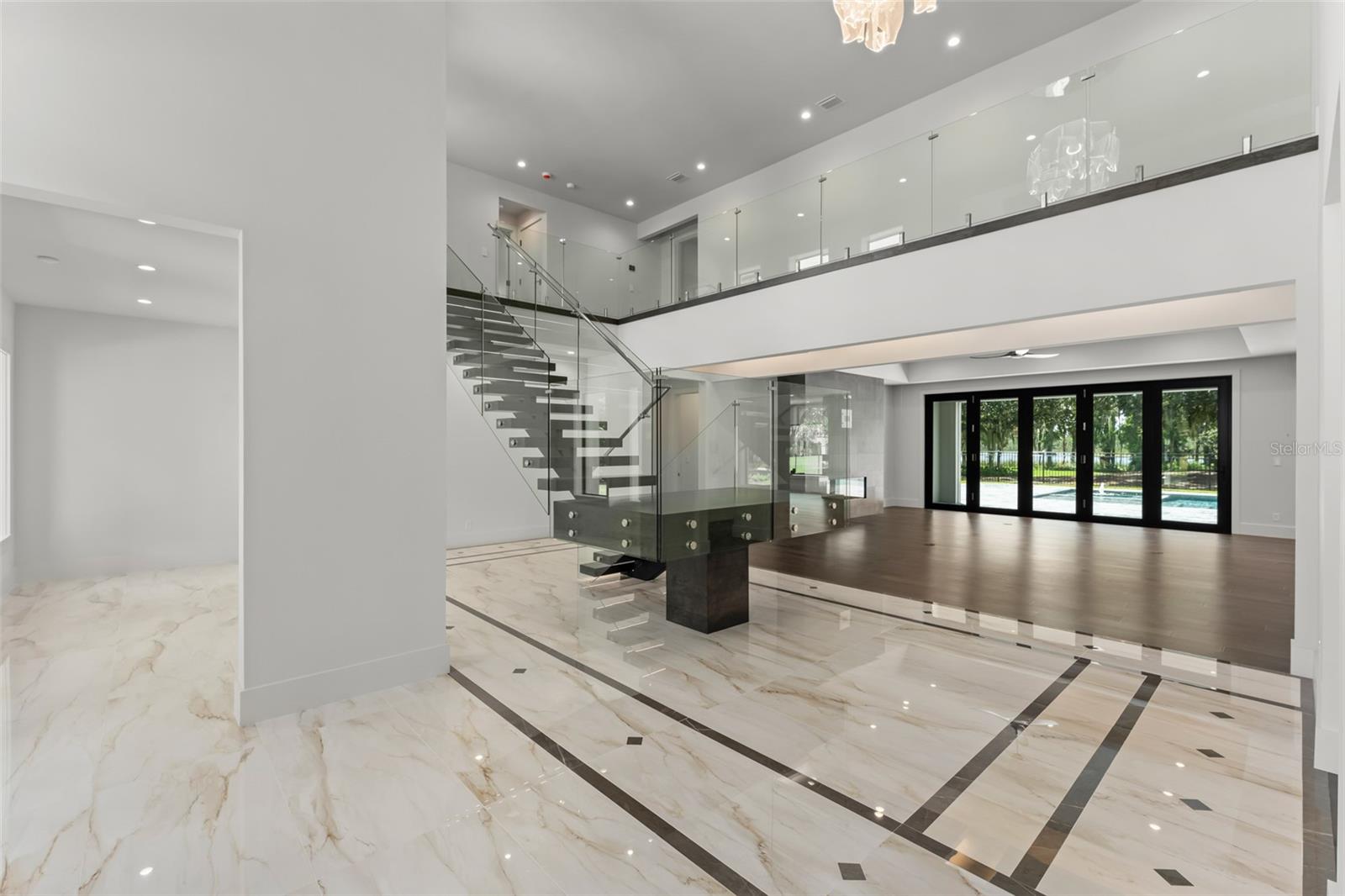 O6439156 Property Photo