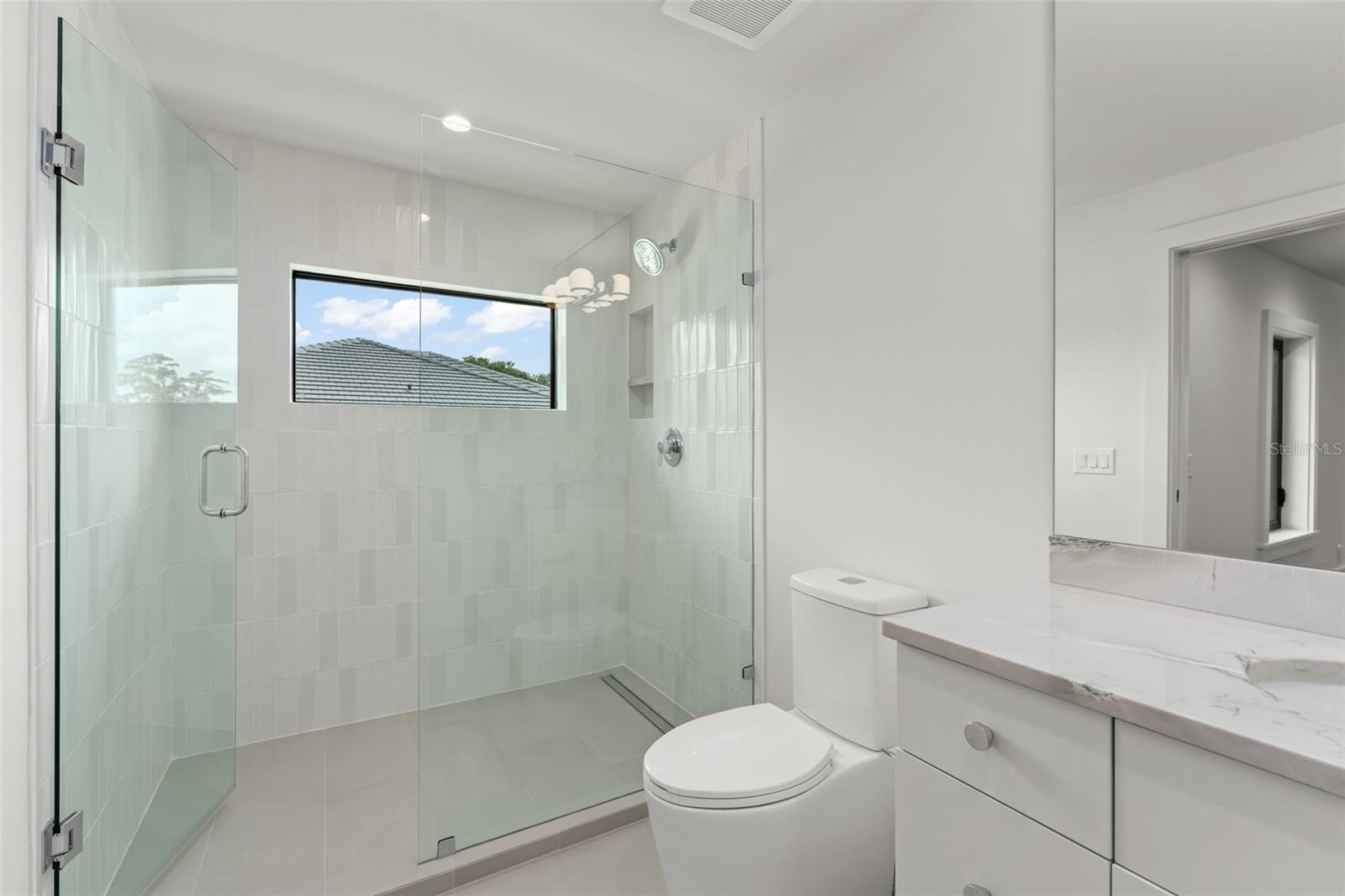 O6439156 Property Photo