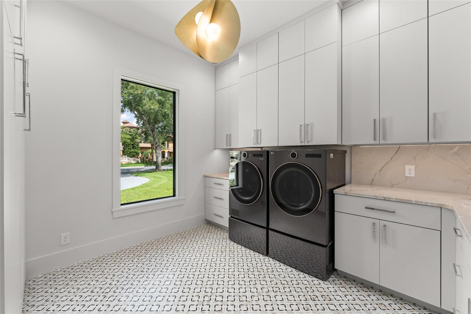 O6439156 Property Photo