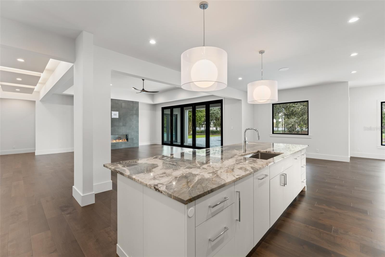 O6439156 Property Photo