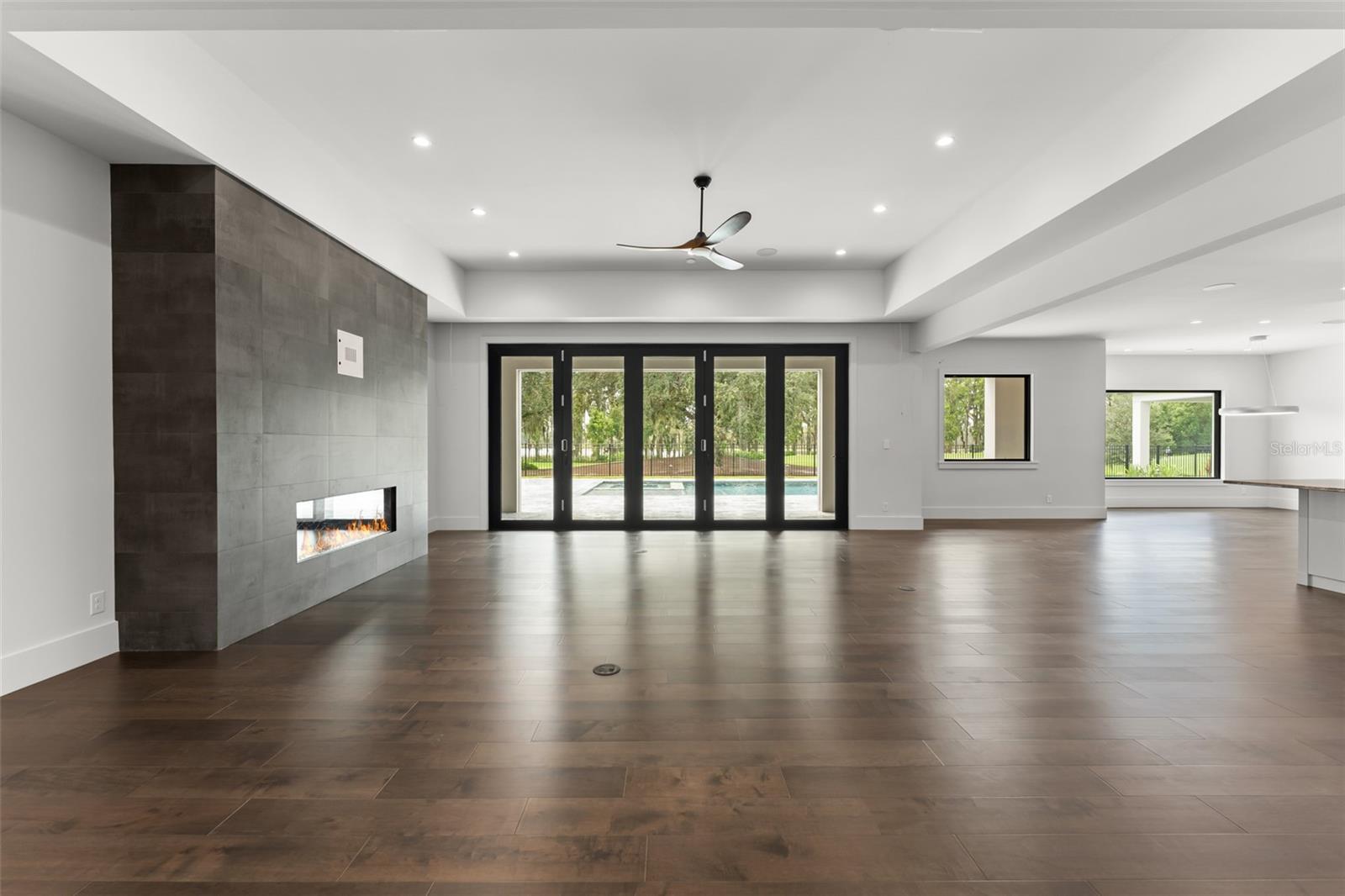 O6439156 Property Photo