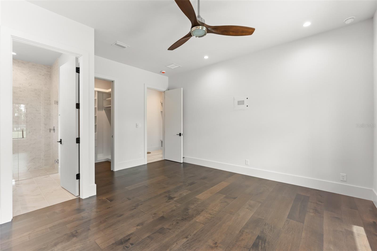 O6439156 Property Photo