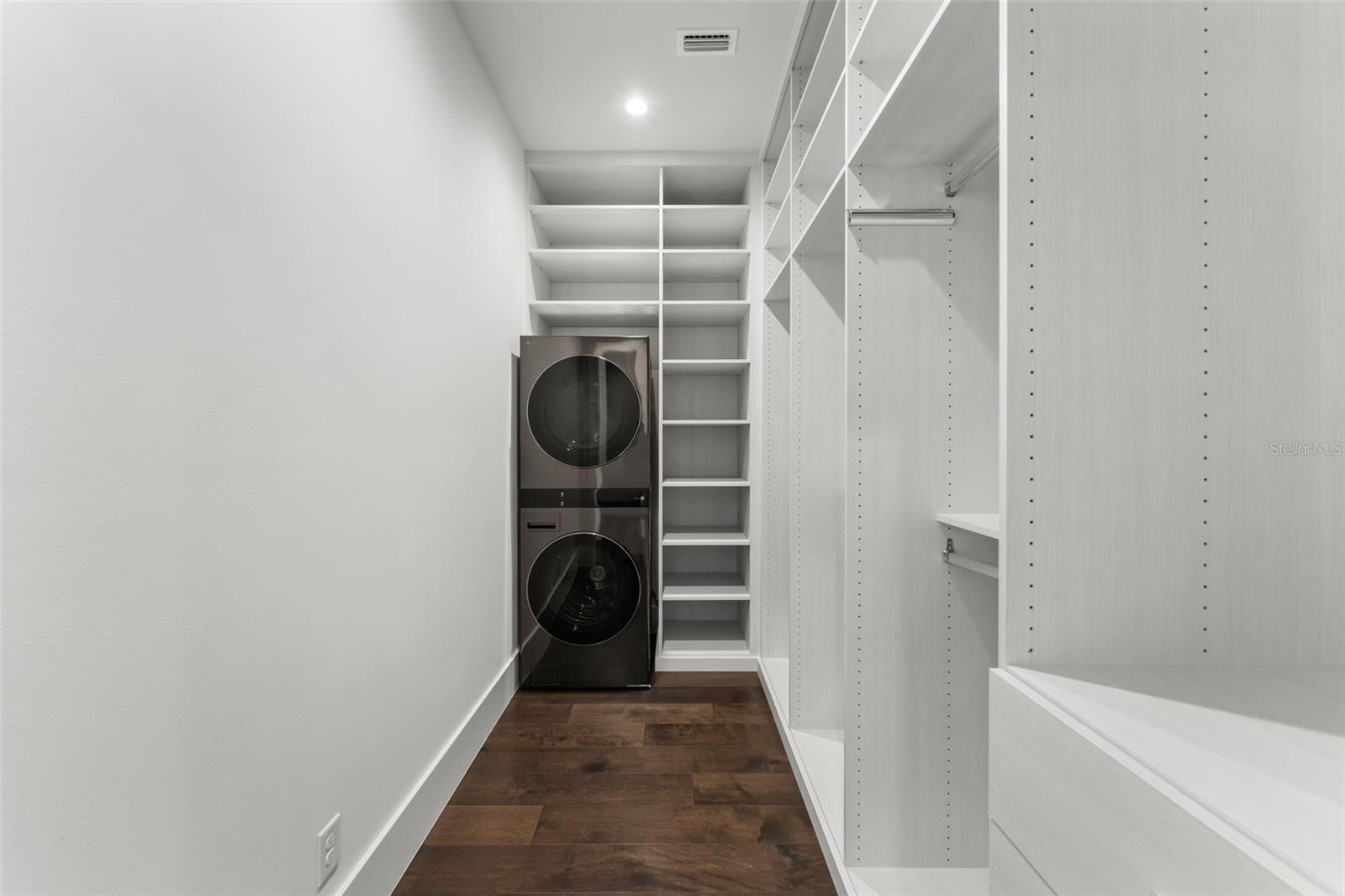 O6439156 Property Photo