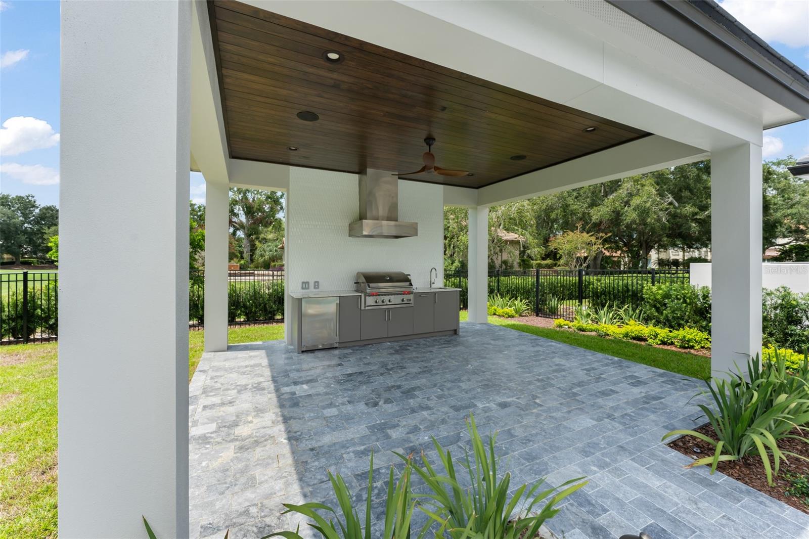 O6439156 Property Photo