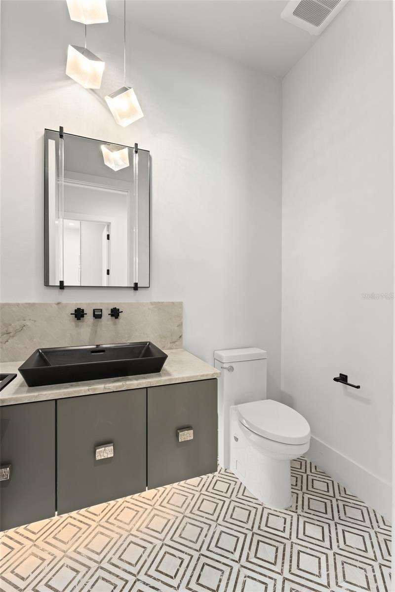 O6439156 Property Photo