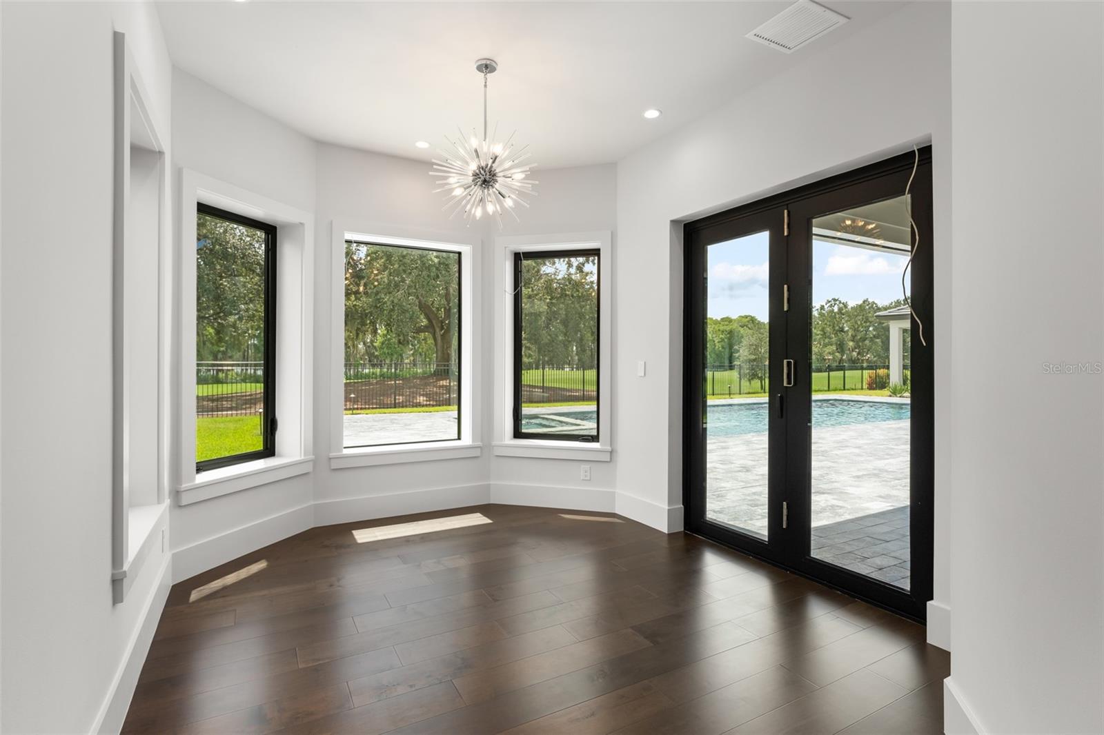 O6439156 Property Photo