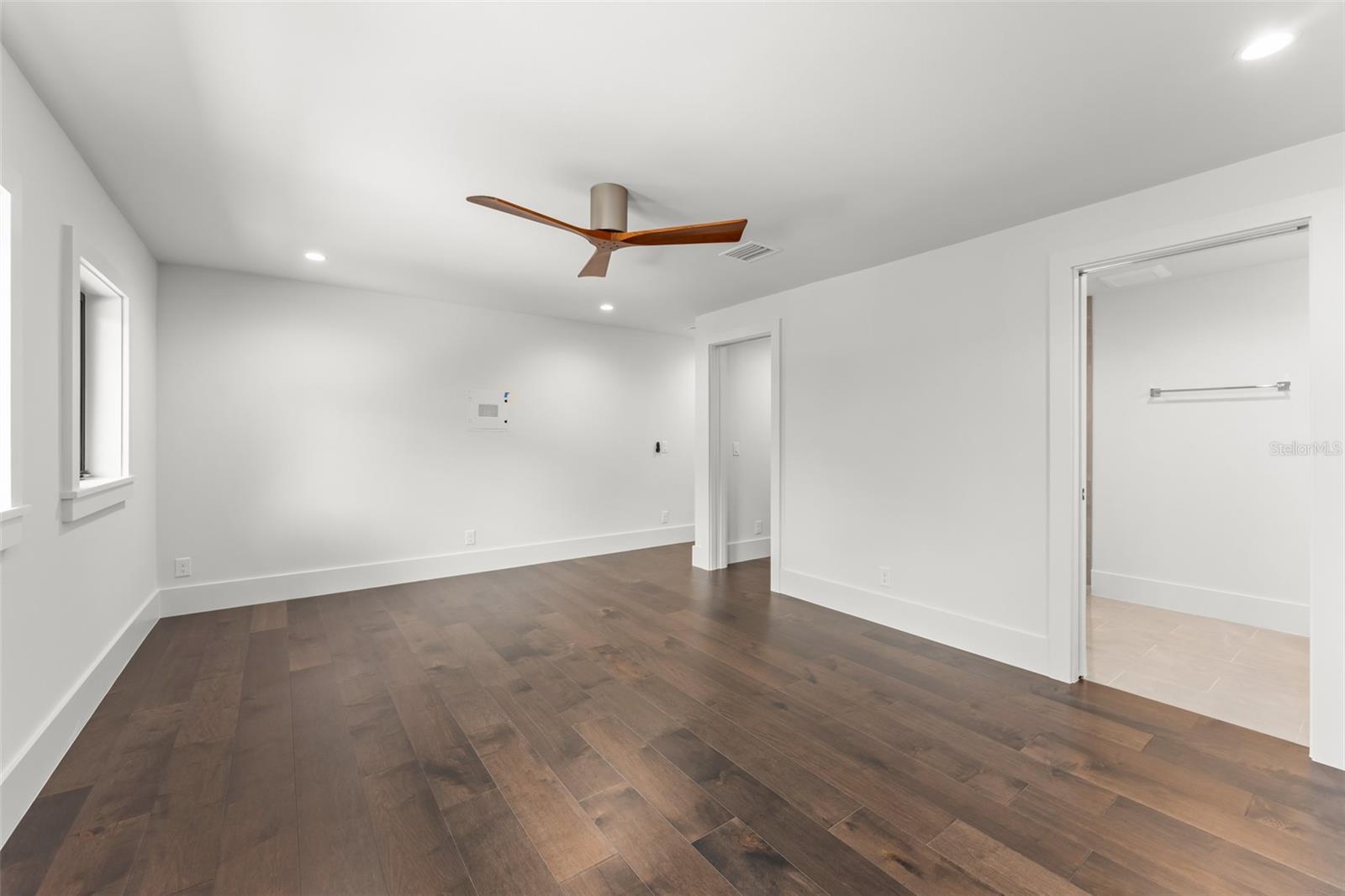 O6439156 Property Photo