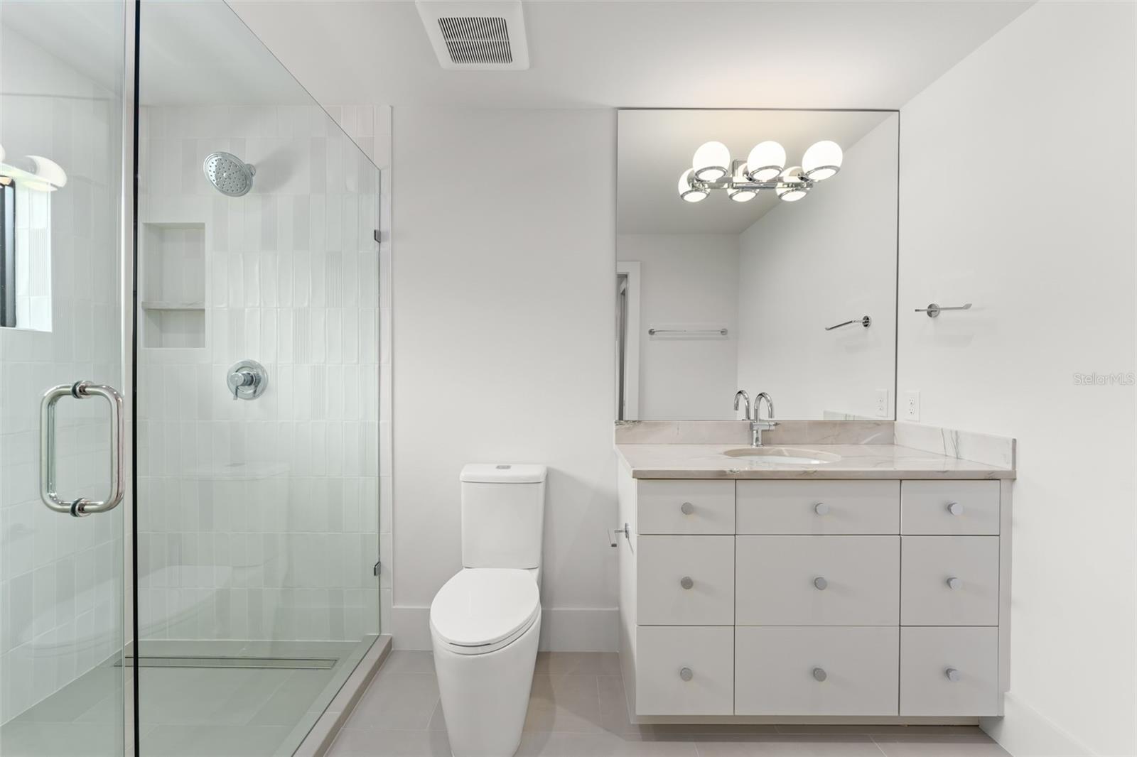 O6439156 Property Photo