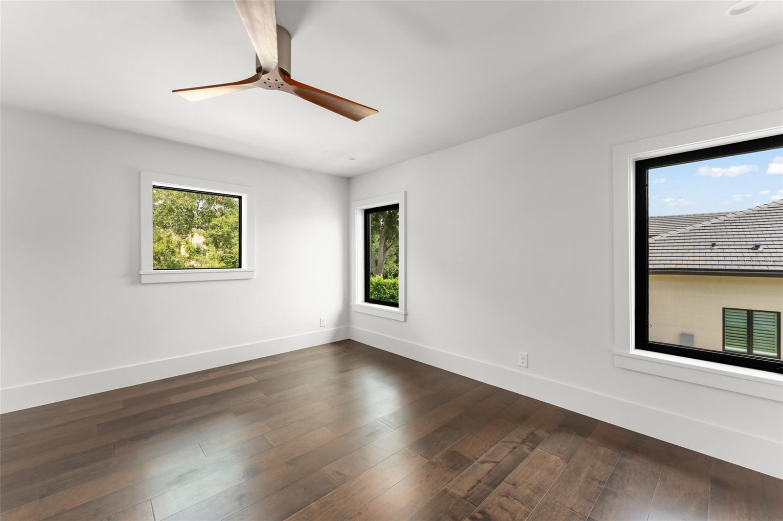 O6439156 Property Photo
