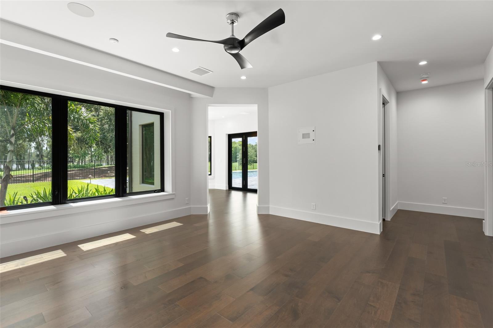 O6439156 Property Photo