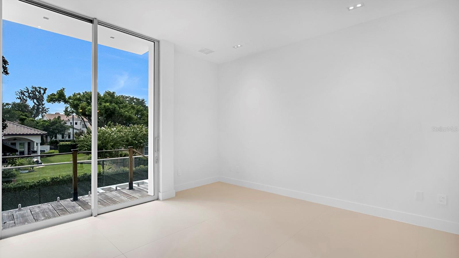 O6439181 Property Photo