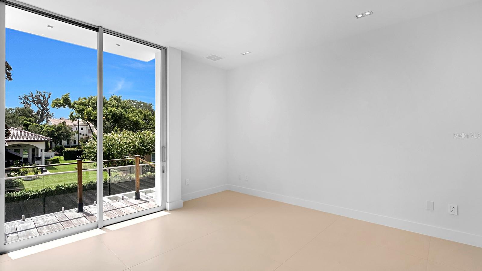 O6439181 Property Photo
