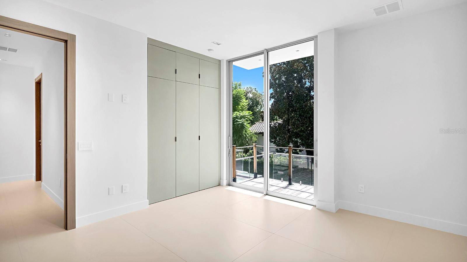 O6439181 Property Photo