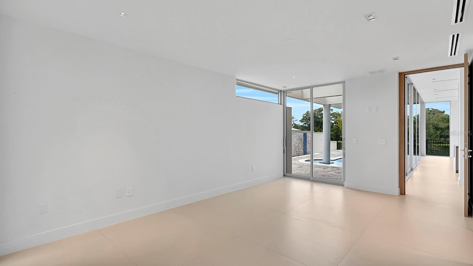 O6439181 Property Photo
