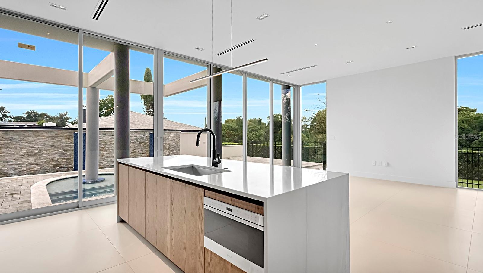 O6439181 Property Photo