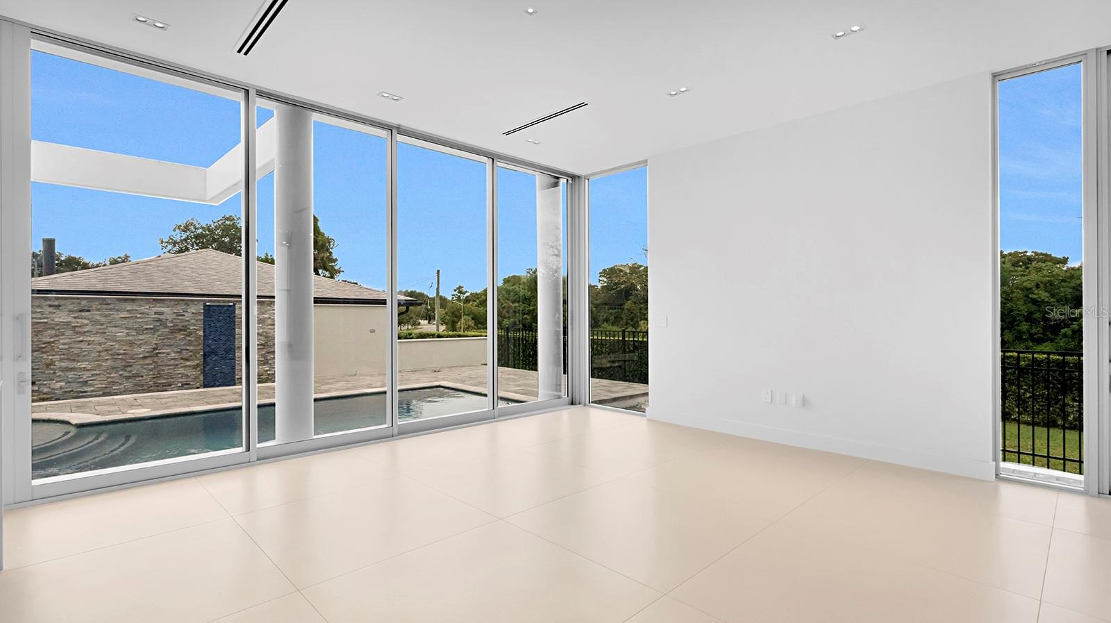 O6439181 Property Photo