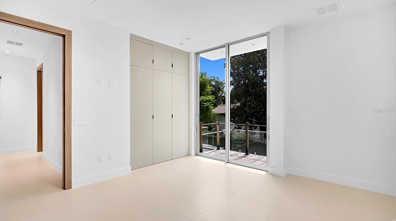 O6439181 Property Photo