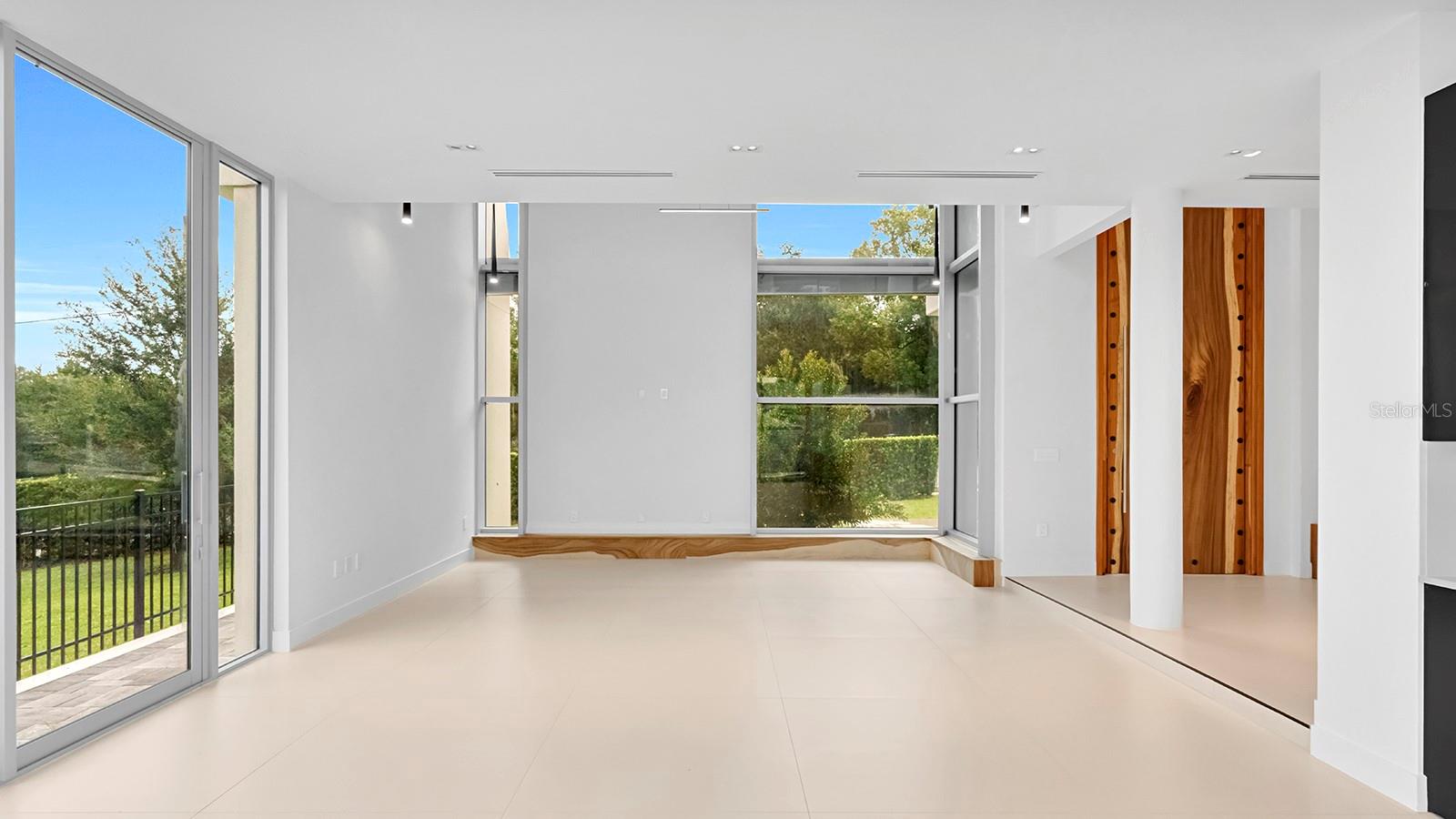 O6439181 Property Photo
