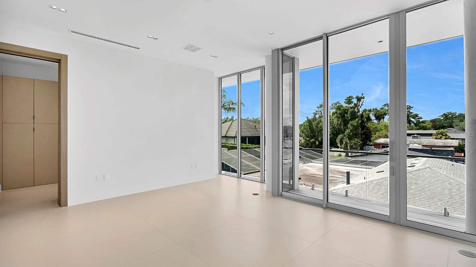 O6439181 Property Photo