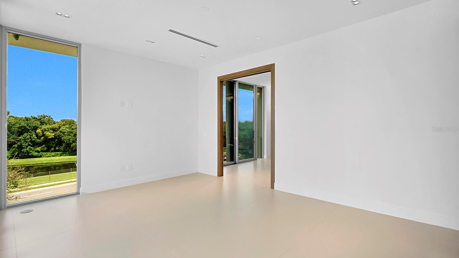 O6439181 Property Photo