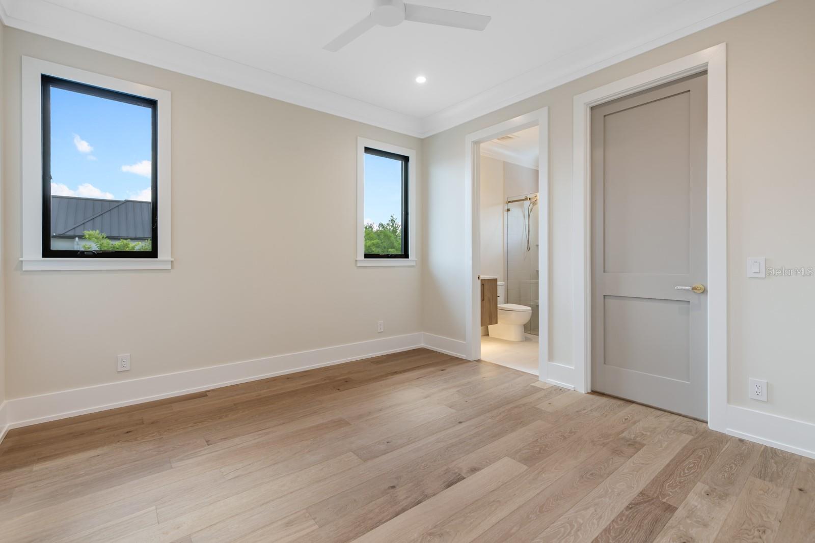O6439388 Property Photo