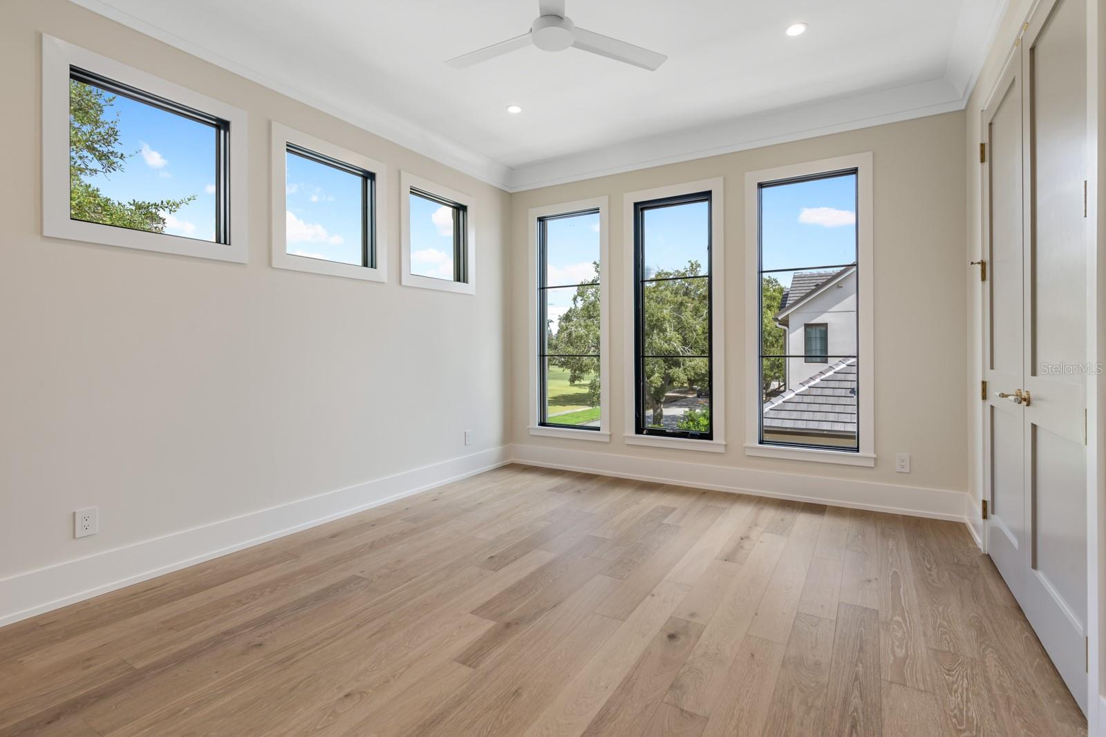 O6439388 Property Photo